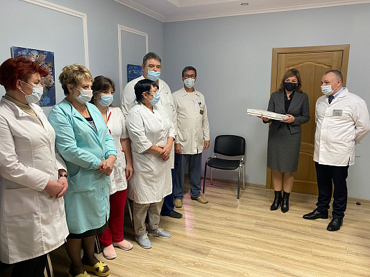 Лариса Тутова приняла участие в акции «Маленькие радости для врачей»